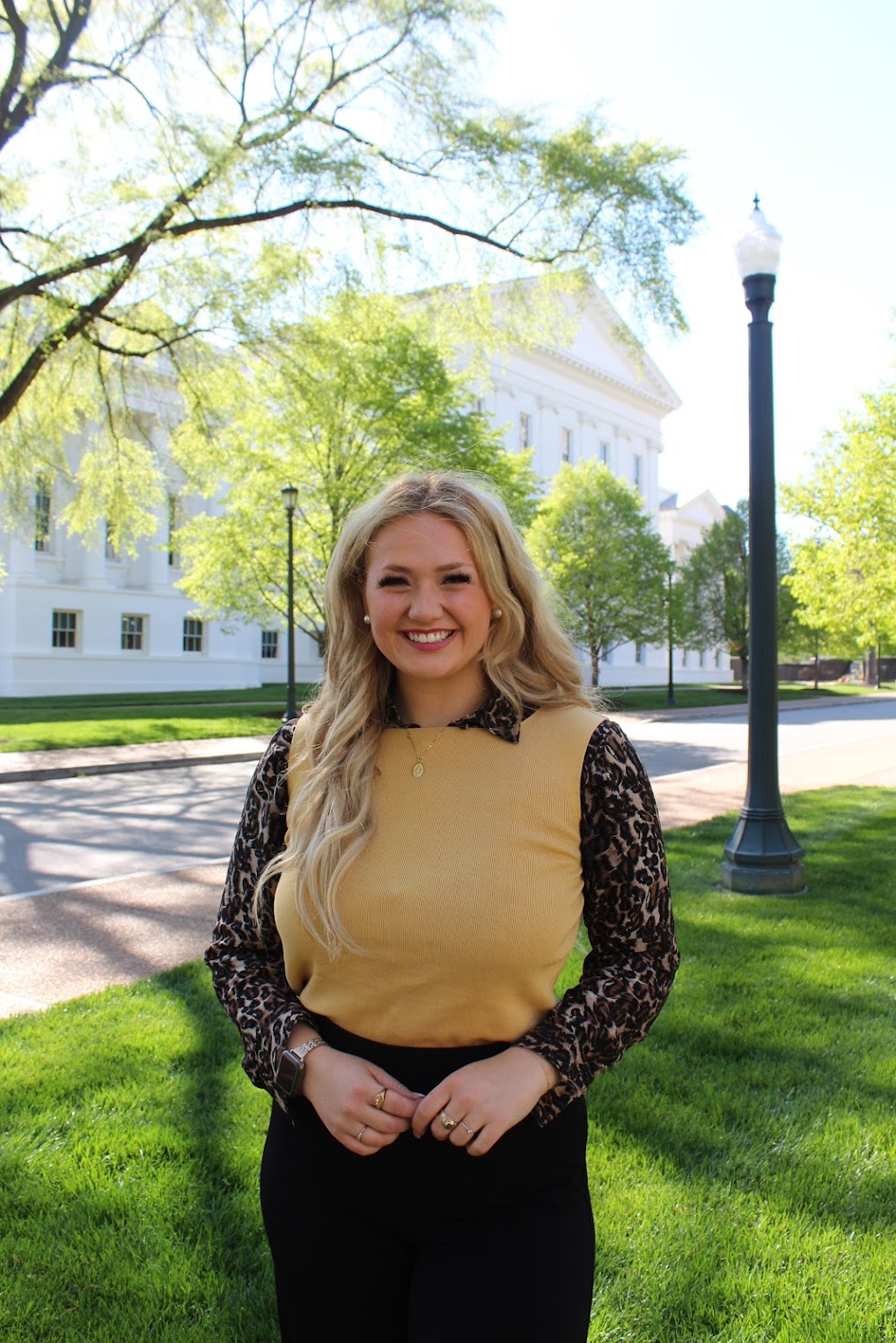 Trợ lý Bộ trưởng Elle Smith